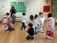 Danzando muovo il mio corpo